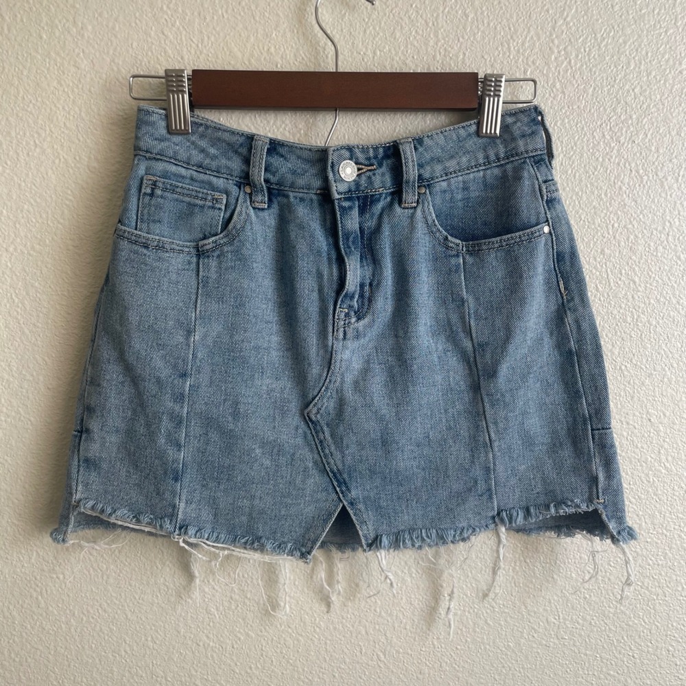 Y2K PACSUN Women's Size 25 Denim Mini Skirt Frayed Hem‎ Front Slit Light Wash
